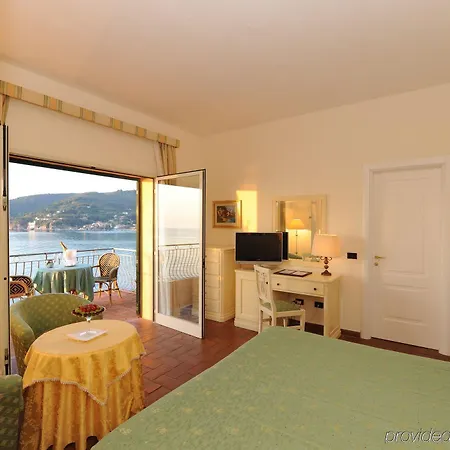Hermitage 5*